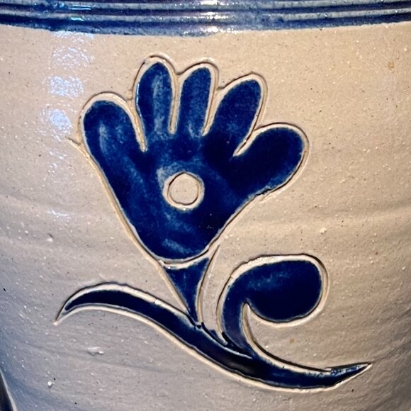Vtg Williamsburg Pottery Double-Handled Salt Glaze Crock w/ Cobalt Blue Designs - Picture 10 of 16